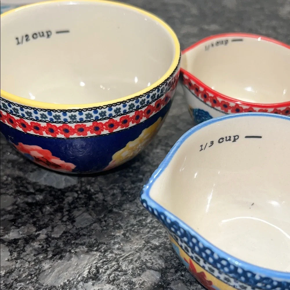 Pioneer Woman ceramic Floral Utensil Holder and Measuring Cups Set. 5.5” tall.